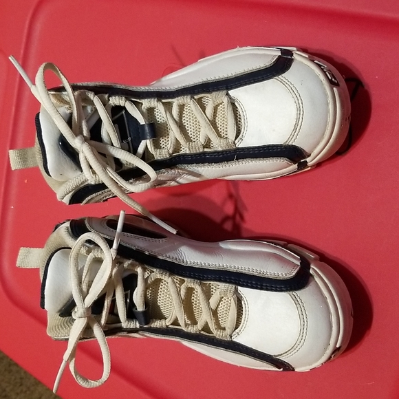 Fila unisex size 3 grant hill 2 sneakers white navy and red